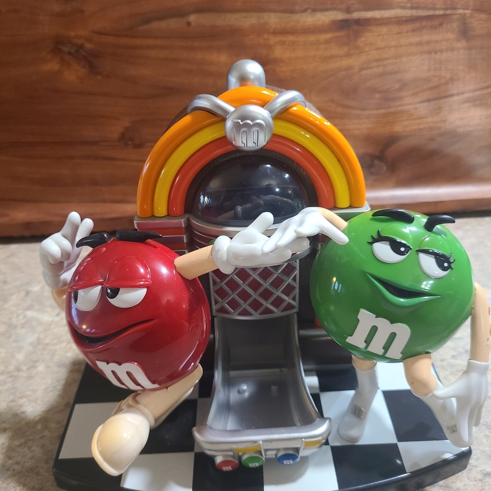 M&M'S Red and Green Jukebox Playset